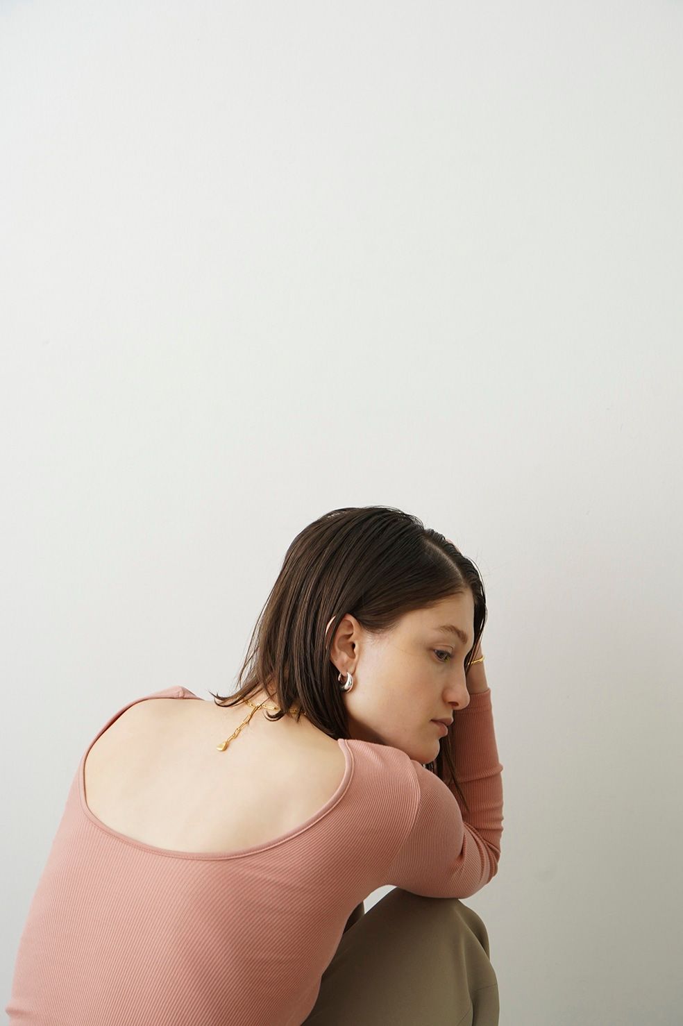 ソフト リブ ブイネック トップス - SOFT RIB V NECK TOPS - PINK