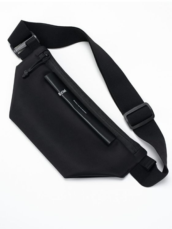 Isarau XS Sleek Black イザラウ XS スリーク ブラック ショルダーバッグ 斜め掛け