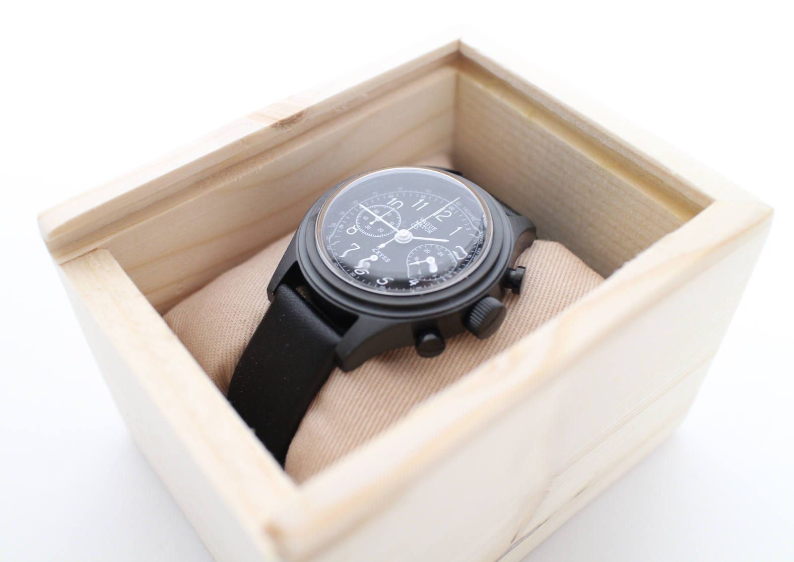 松本潤さんが着用し大ヒット中の腕時計、VAGUE WATCH CO. 2EYES