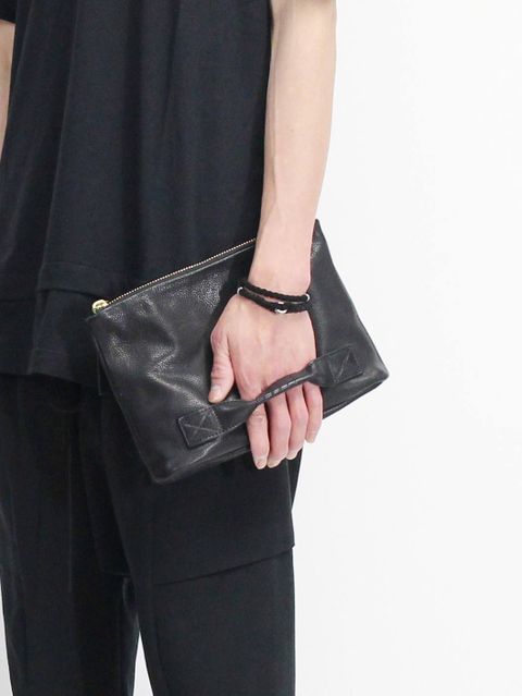 Cornelian TAURUS ”軽い装いにお勧めのスモールクラッチバッグ”