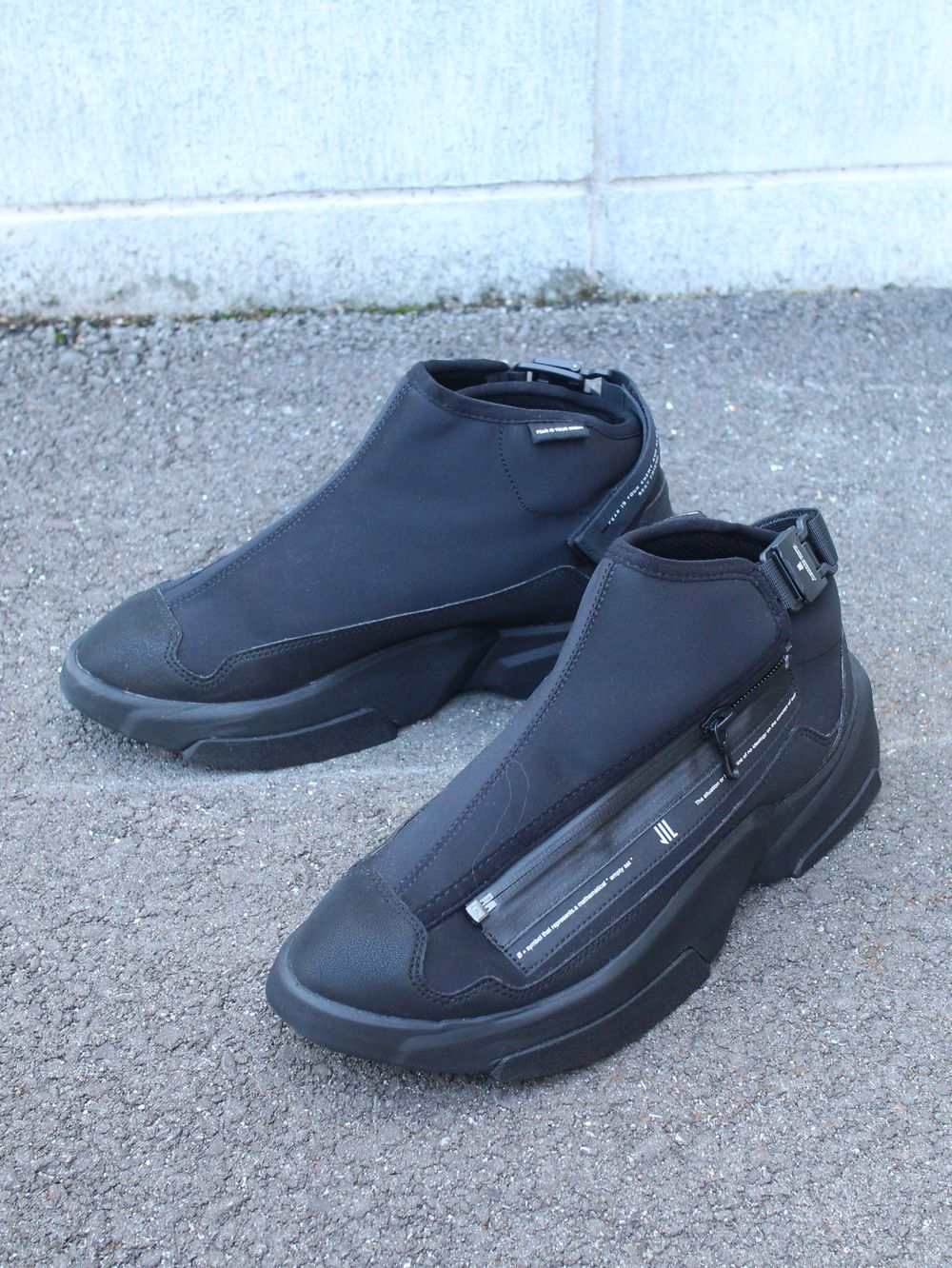 SPYAIR の IKEさん着用 ”NIL SNEAKERS”のご紹介です‼