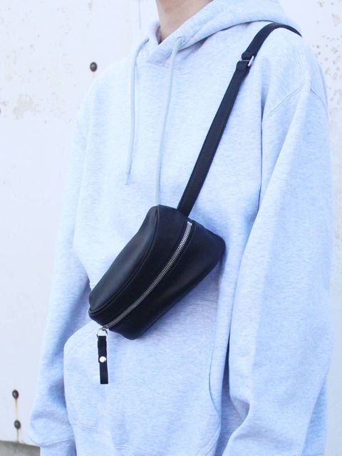 ミニマルなデザインと多機能性 ”CORNELIAN TAURUS コネクトウエストバッグ"