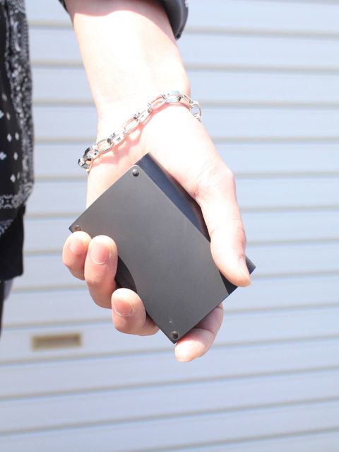 ミニマムなデザインと機能性を両立‼CLAUSTRUM”アーティキュラミニウォレット”