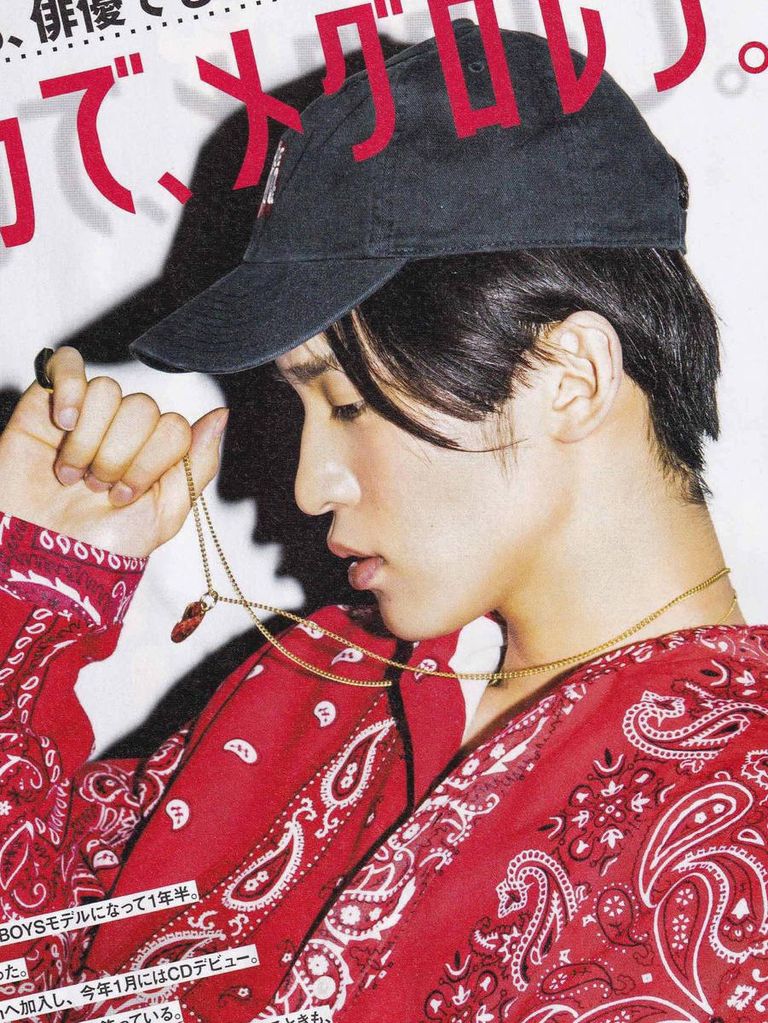 SNOWMANの目黒蓮さんが着用し、お問い合わせが殺到している MIRAHの”ネックレス”