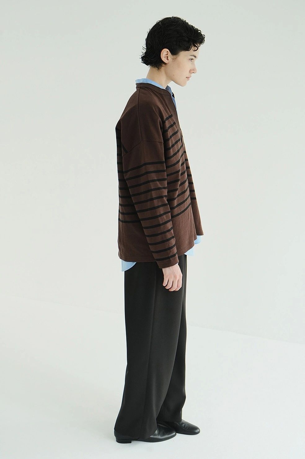 ヘンリーネックデザイントップス - WIDE HENRY NECK BORDER TOPS (BROWN)