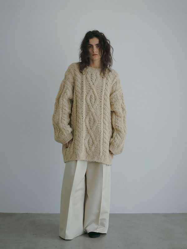 フェザーヤーンケーブルハンドニットプルオーバー - BEIGE