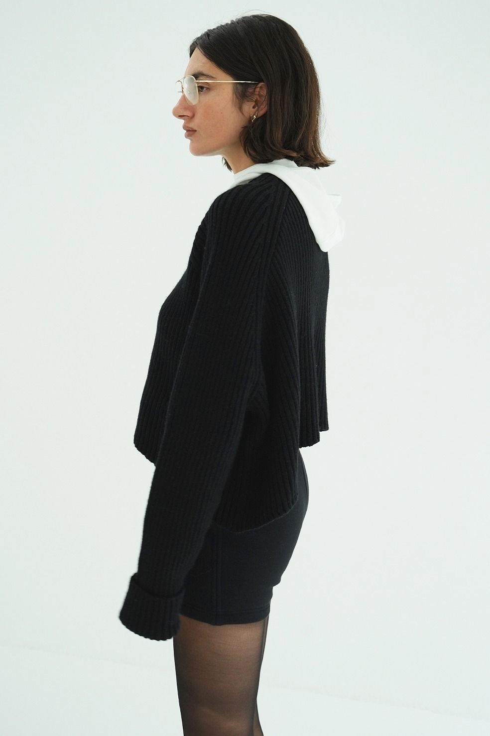 アシンメトリーショートニットトップス -  ASYMMETRY WIDE SHORT KNIT TOPS (BLACK)