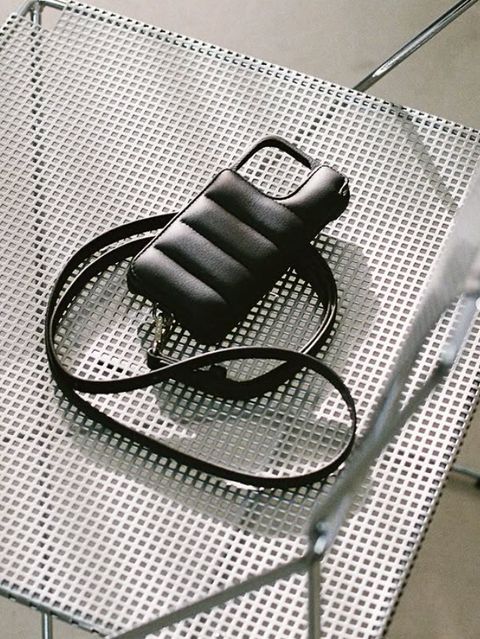 【BALLON バロン】 手帳型 レザーケース iPhone 14～17シリーズ対応 (ブラック）