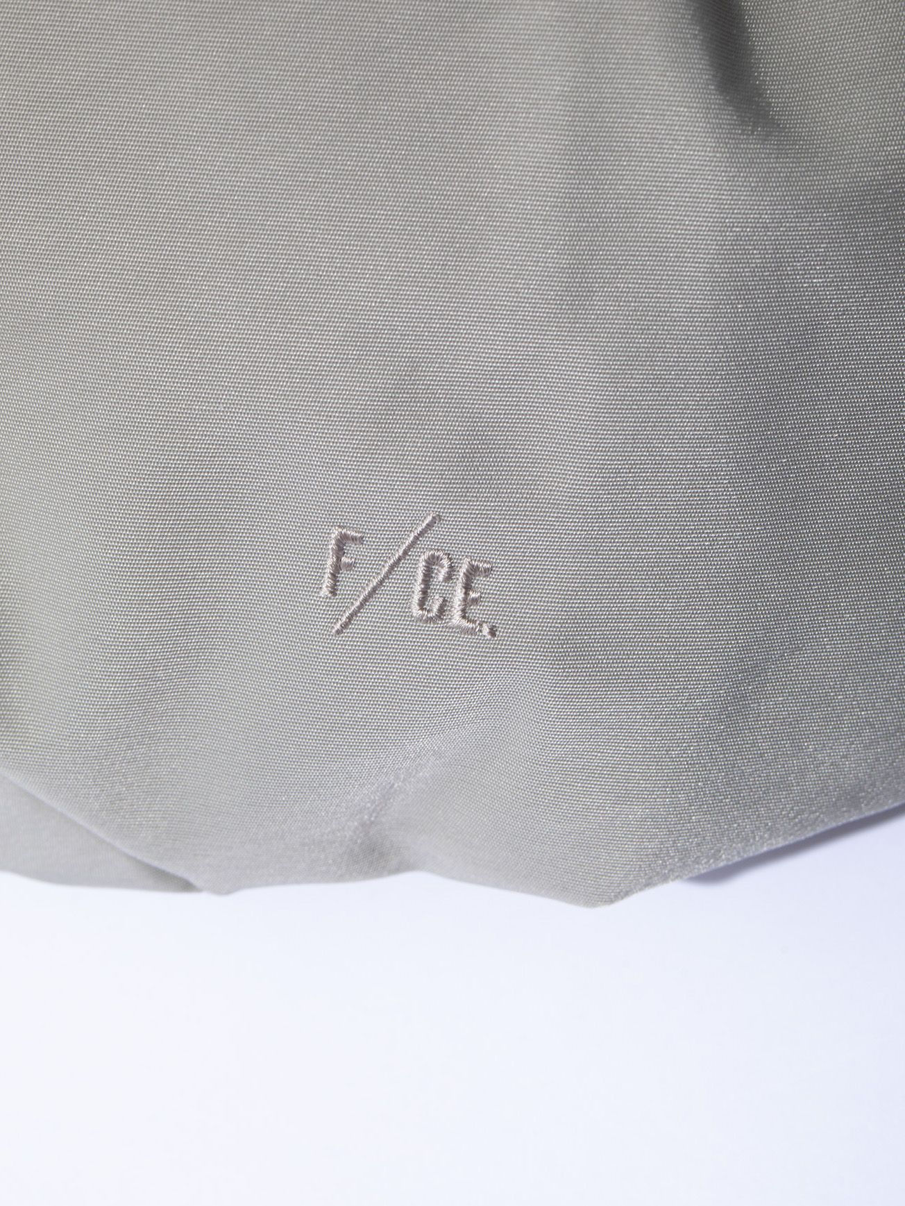 テクスチャード ツイル ボディバッグ  / TEXTURED TWILL BODY BAG （BEIGE)