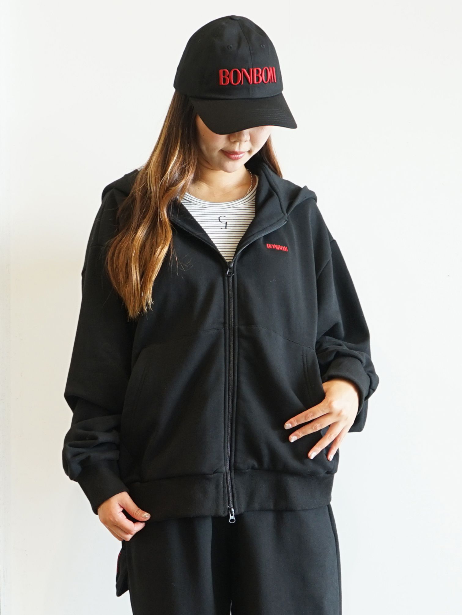 レッドロゴ ジップアップパーカー  -  BLACK
