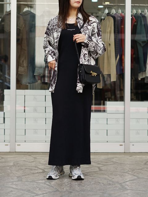 モノトーンで魅せるスメゾンキツネのプリングスタイル