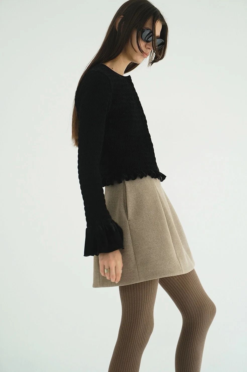 シャーリング デザイン ブラウス - SHIRRING DESIGN BLOUSE (BLACK)