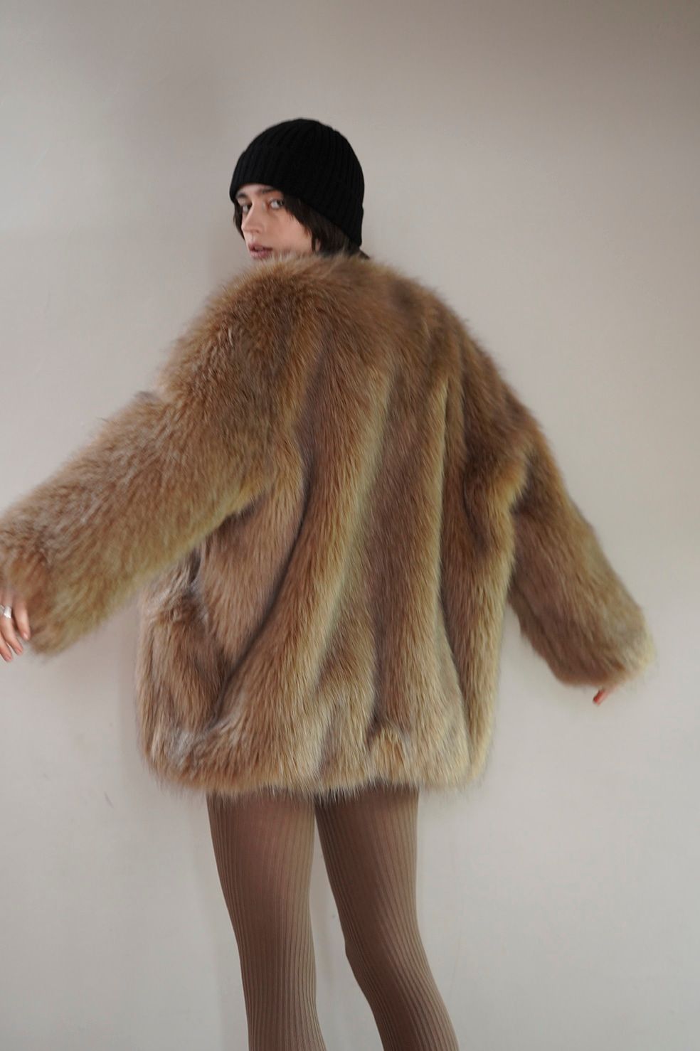 ノーカラー ボリューム エコファーコート  - NO COLLAR VOLUME ECO FUR COAT  - BEIGE