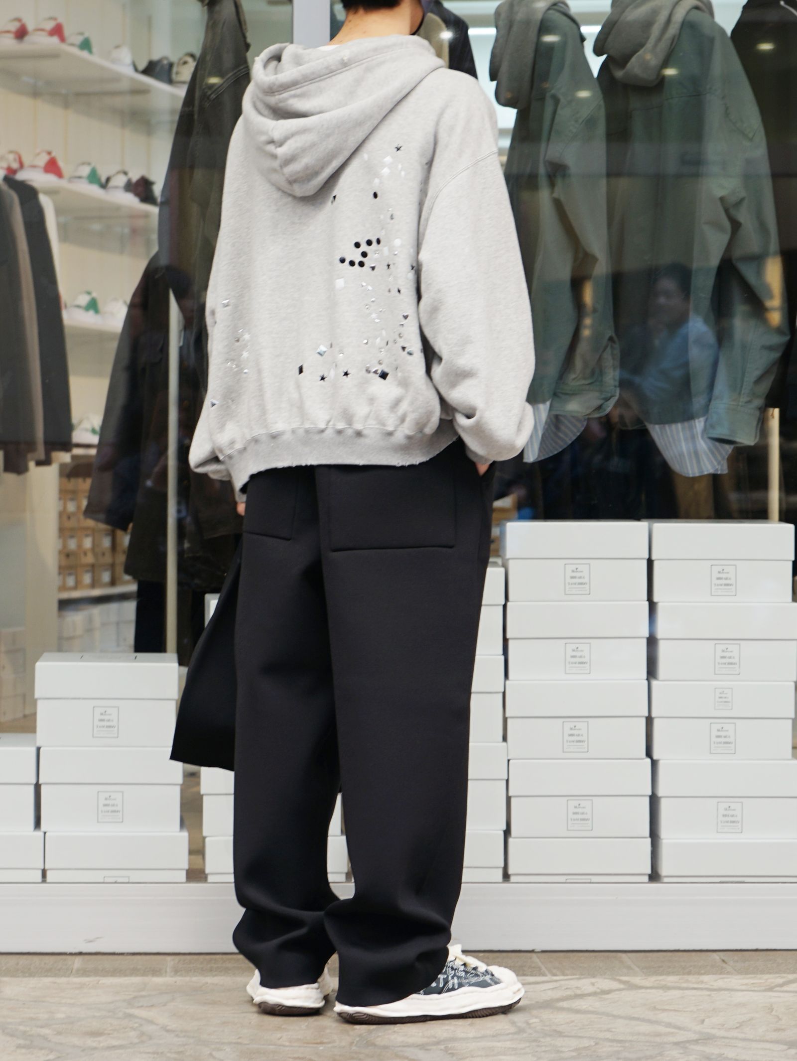 日常に溶け込むMAISON MIHARA YASUHIROの26SS最新スタイル