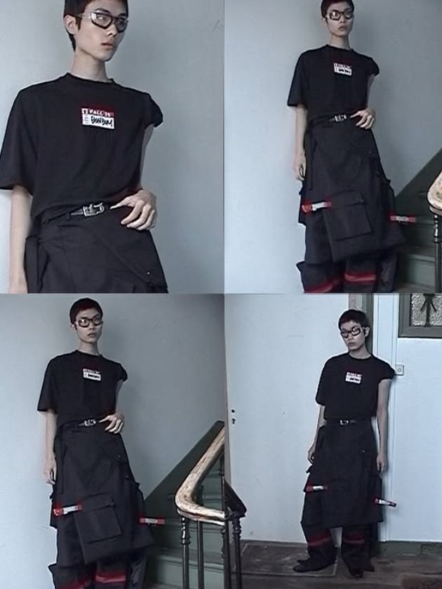 プリントTシャツ  -  BLACK