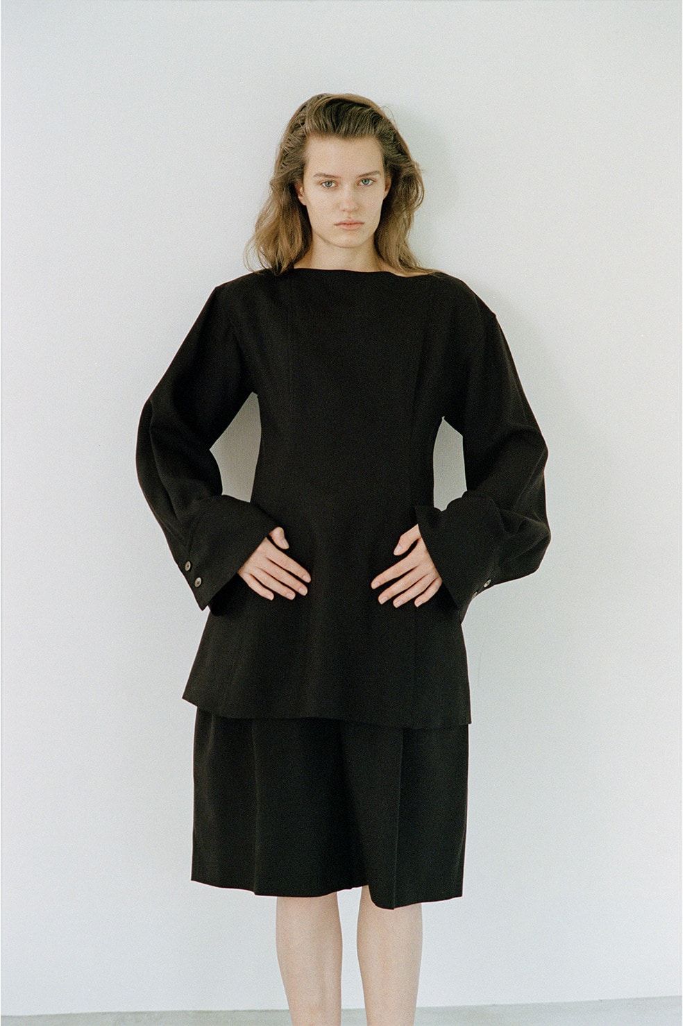 テンセルミニフレアワンピース - TENCEL MINI FLARE ONEPIECE (BROWN)