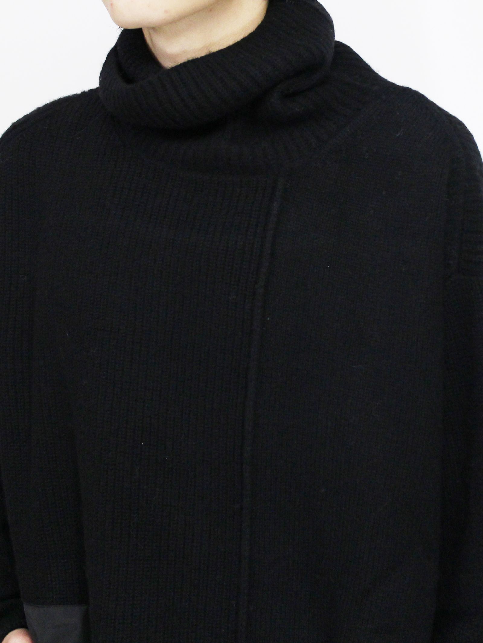 ポケット付タートルネックニット - BLACK
