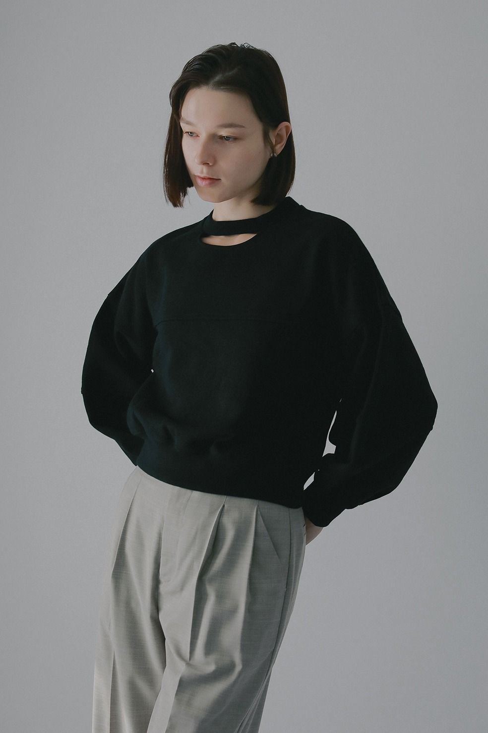 ネックデザインスウェット - MOON SLIT SWEAT TOPS (BLACK)