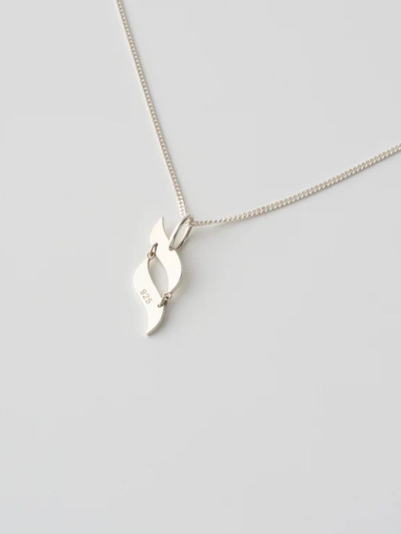 " YENTOWN KZM 着用" アイコニック ネックレス - ICONIC NECKLACE SILVER