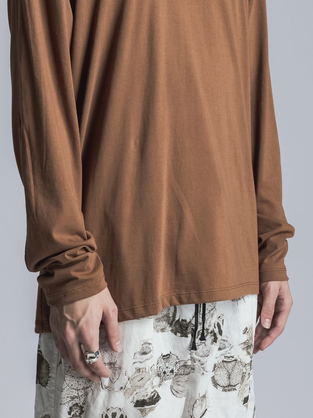 ソフト天竺  レイヤード風 長袖カットソー - BROWN