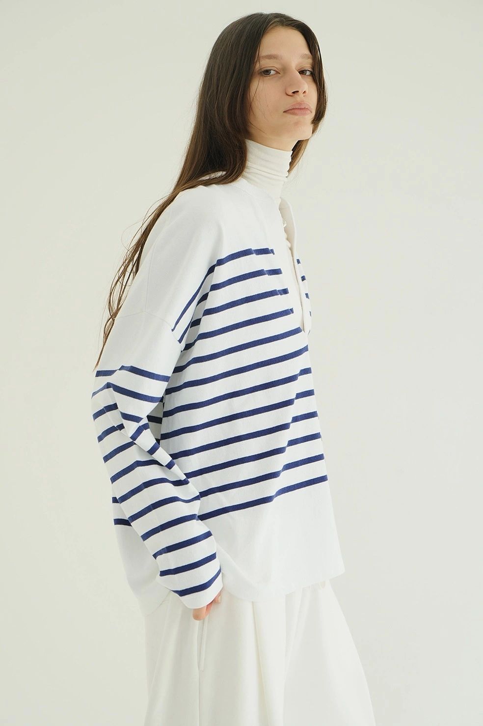 ヘンリーネックデザイントップス - WIDE HENRY NECK BORDER TOPS (WHITE)