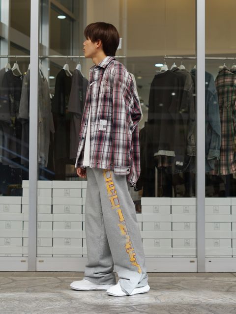 抜け感で魅せるMIHARAのチェックシャツスタイル