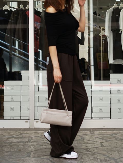 きれいめ派におすすめ。ブラウンでまとめる大人のリラックスコーデ