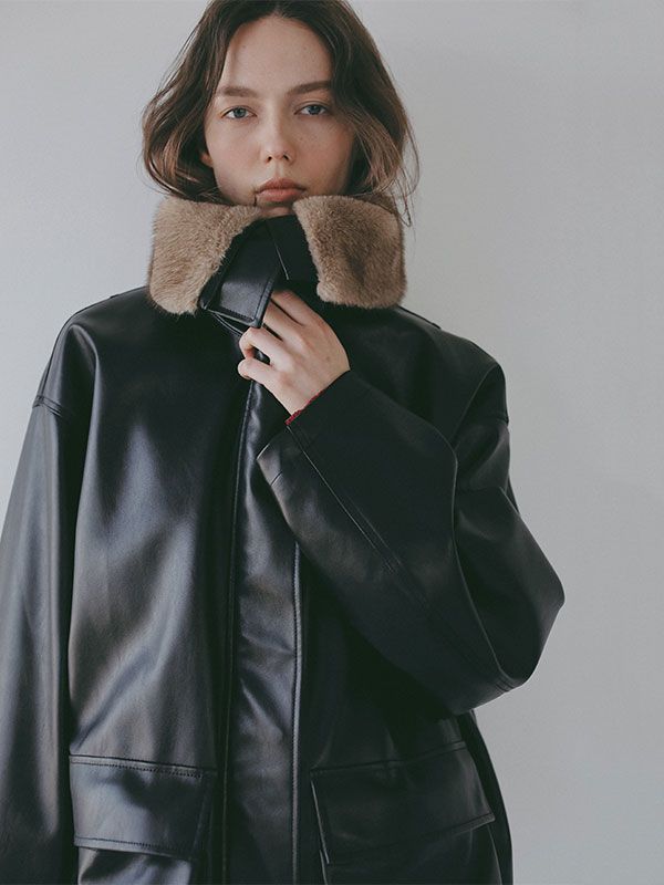 ファーカラーフェイクレザーブルゾン （BLACK)