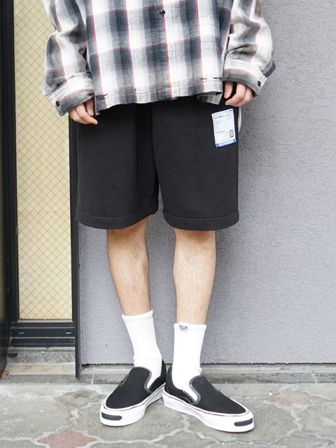 ルーズと洗練のバランス|MMY 刺繍シャツで魅せる都会派ストリート