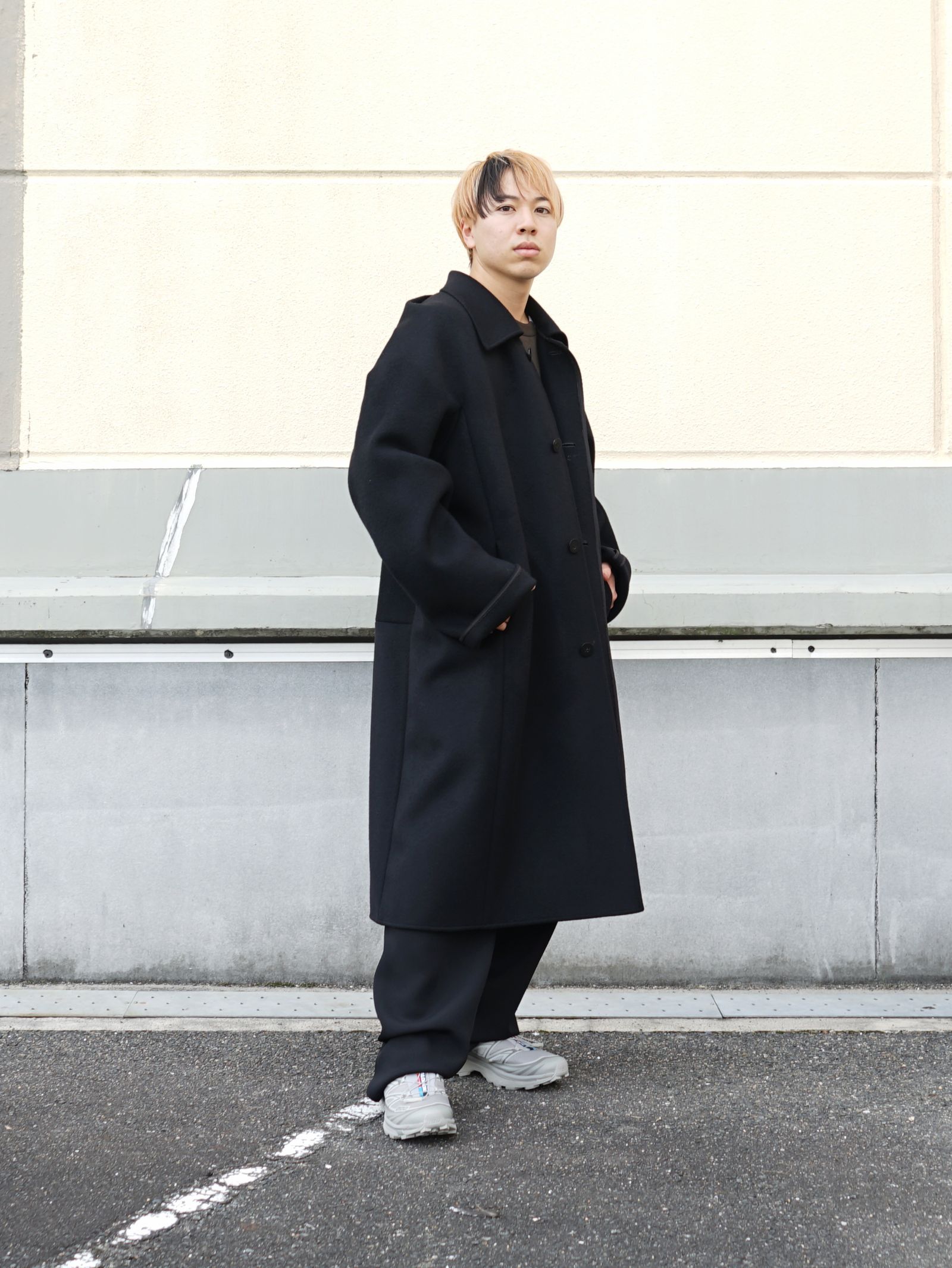 テックとモードが融合｜OVERCOAT×SALOMONの大人カジュアル