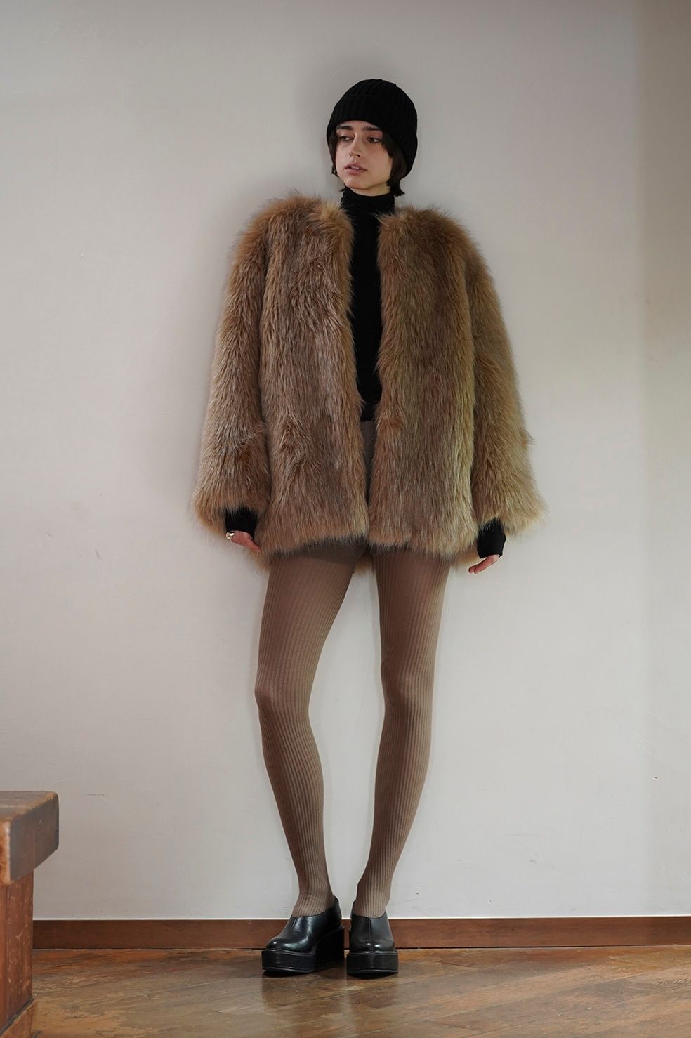 CLANE - ノーカラー ボリューム エコファーコート - NO COLLAR VOLUME ECO FUR COAT - BEIGE |  ADDICT WEB SHOP