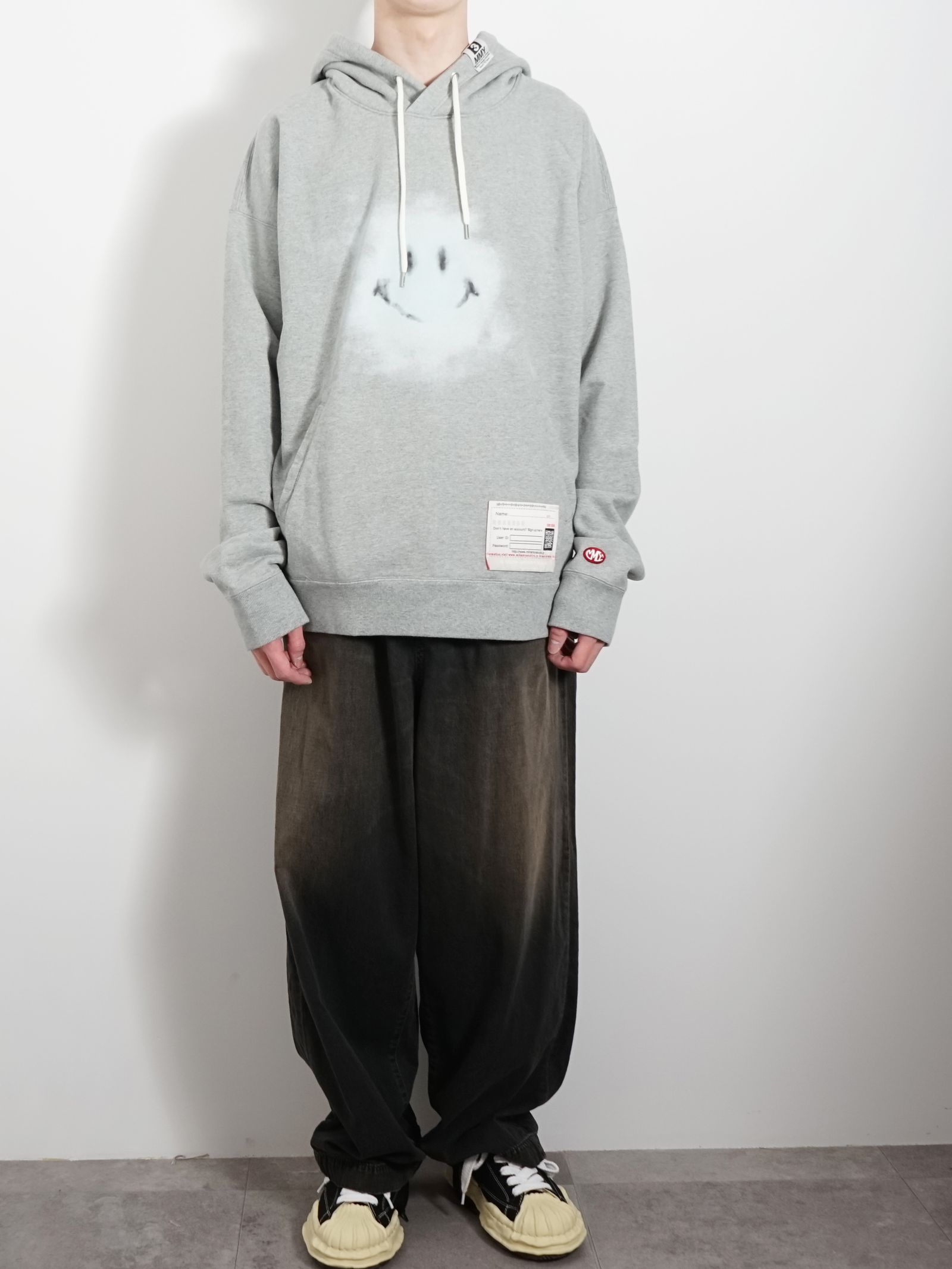 スマイリーフェイス プリンテッドフーディー - Smily Face Printed Hoodie - GRAY