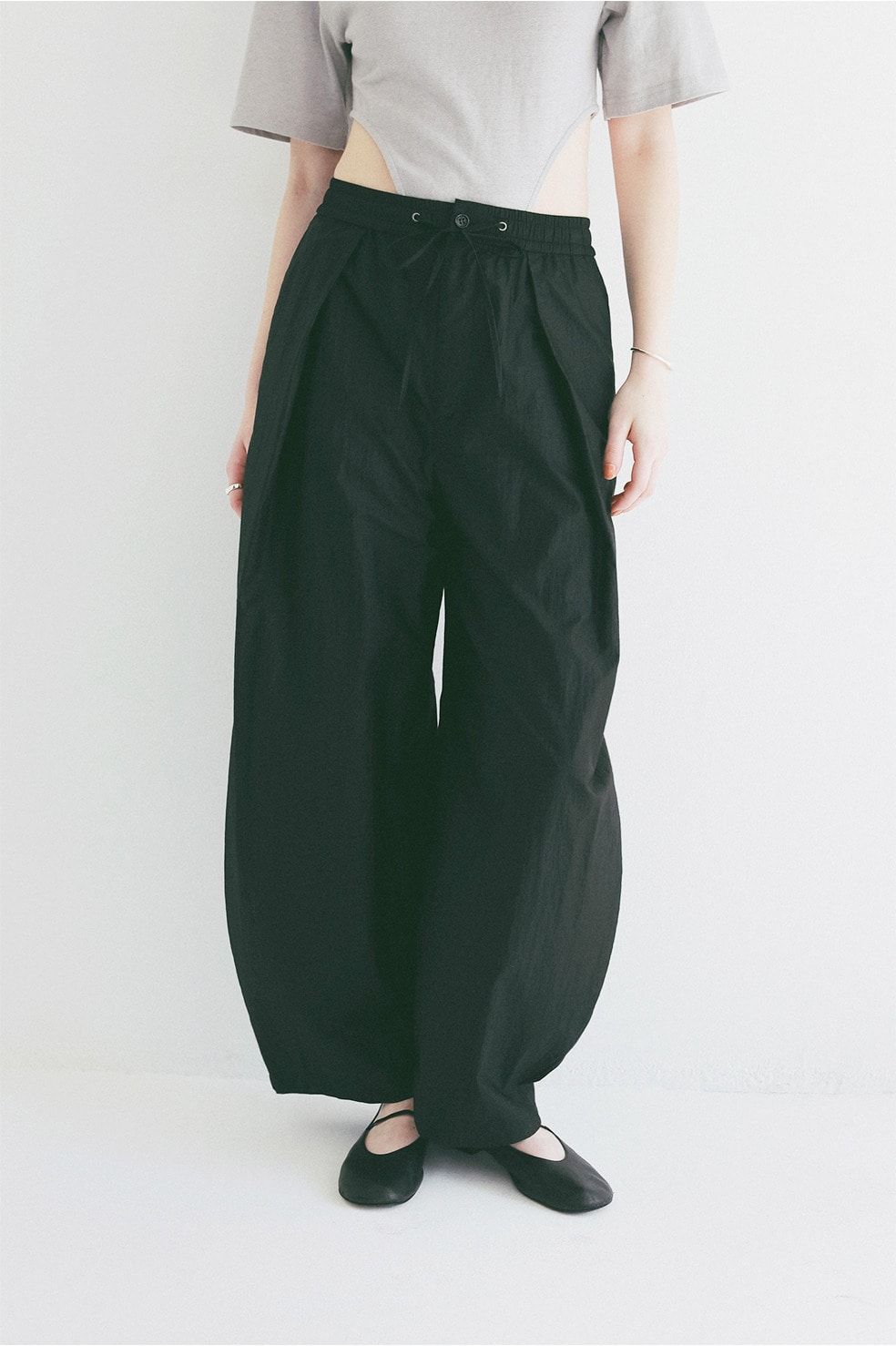 ナイロンイージーパンツ - CRINKLED SHEER NYLON PANTS(BLACK)