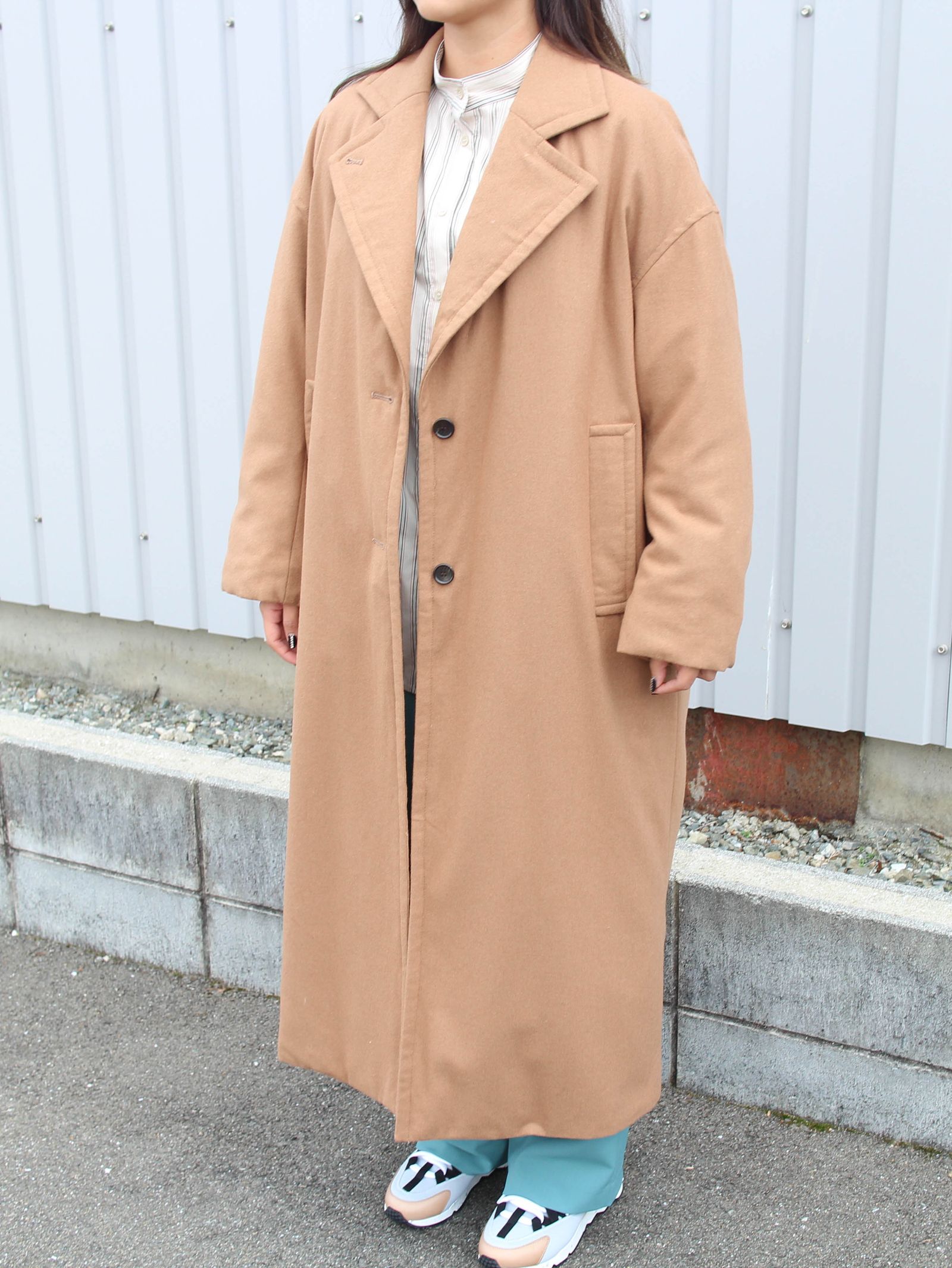 スッキリと女性らしいCLANEの新作ダウンコートスタイル