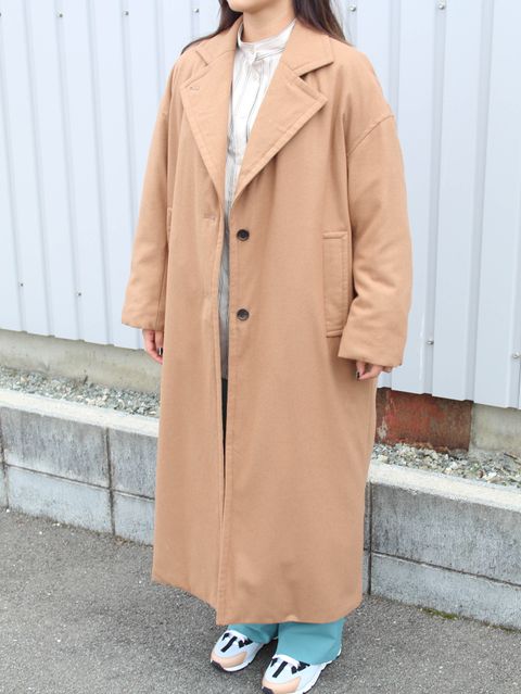 スッキリと女性らしいCLANEの新作ダウンコートスタイル