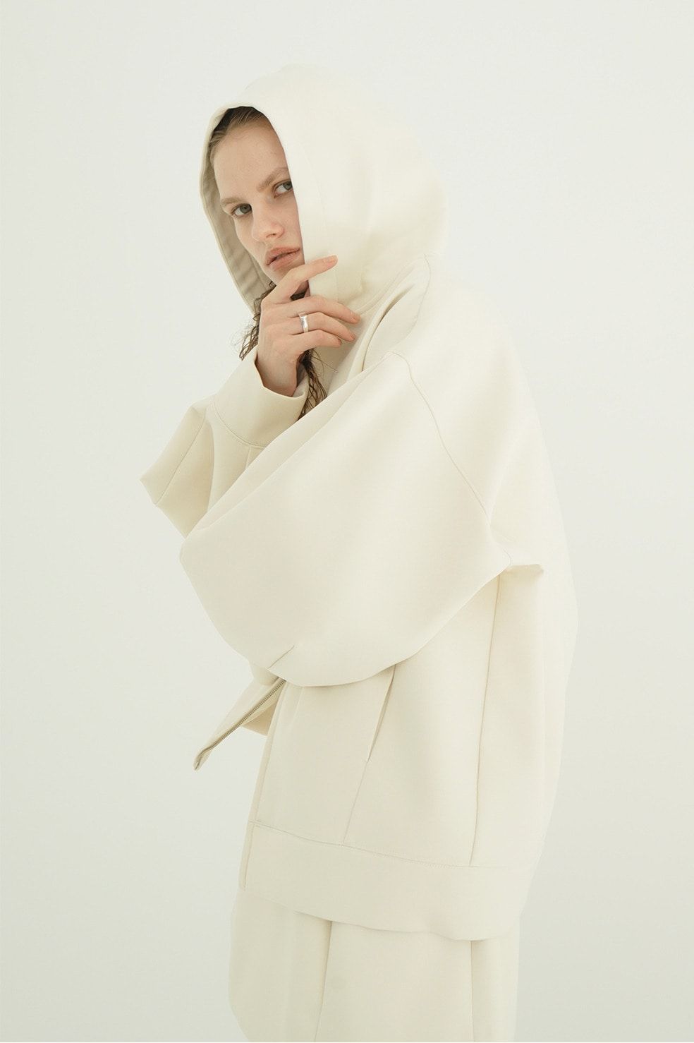 コンストラクティブボンディングフーディ -  CONSTRUCTIVE BONDING HOODIE (IVORY)