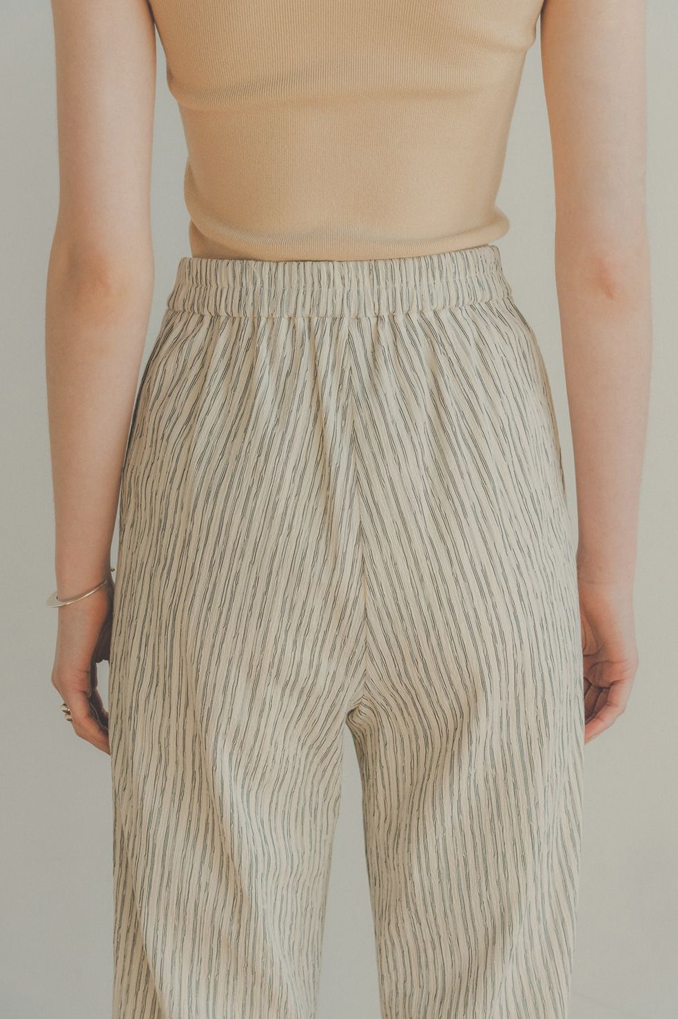 COTTON CREPE OVERLAP TUCK PANTS - IVORY | ADDICT