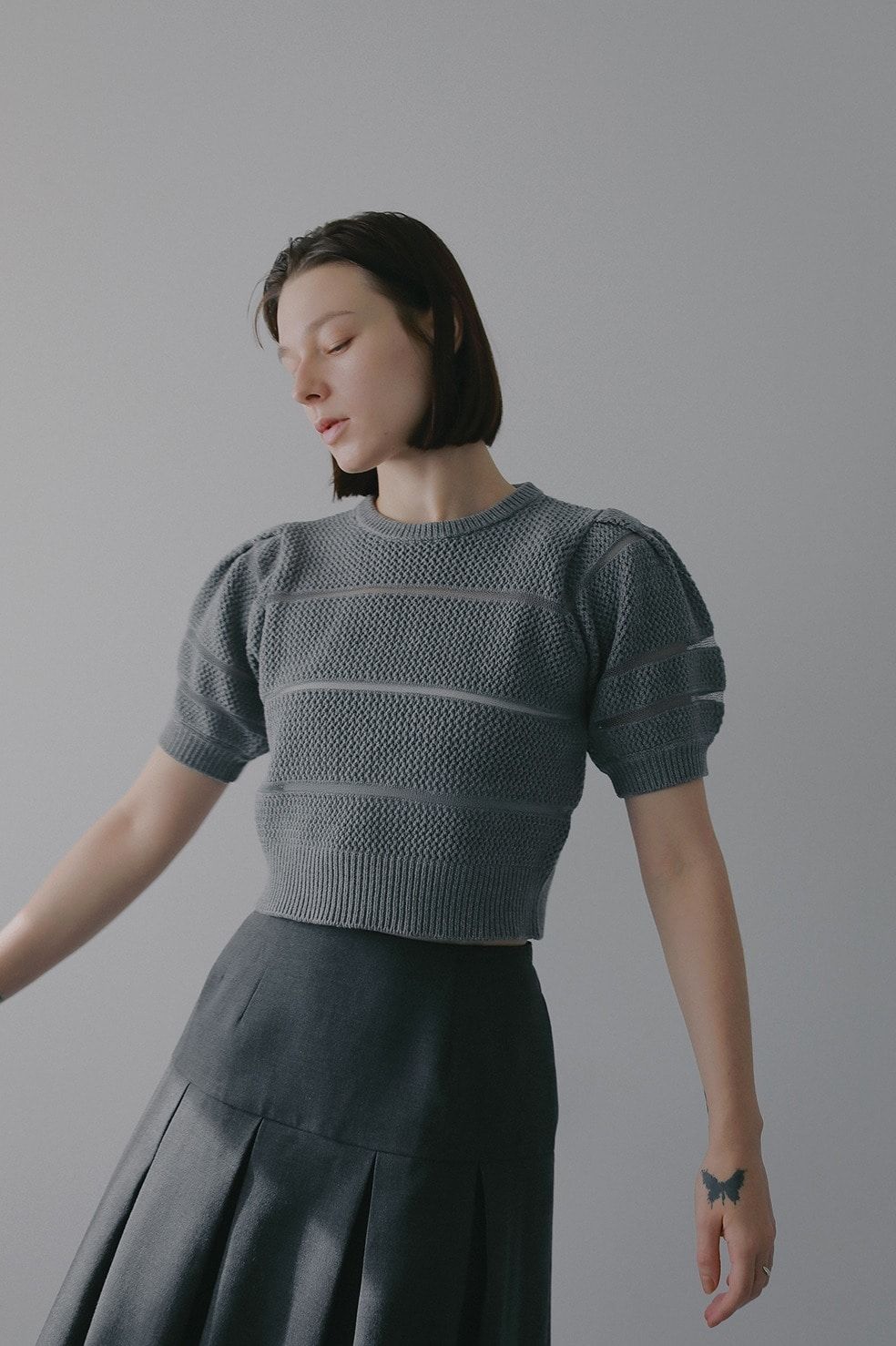 ショート丈ニットトップス - OPENWORK KNIT SHORT TOPS (GREY)