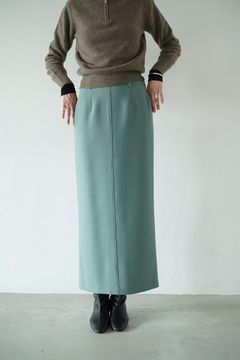 大人の余裕さを感じるETREの新作コートスタイル