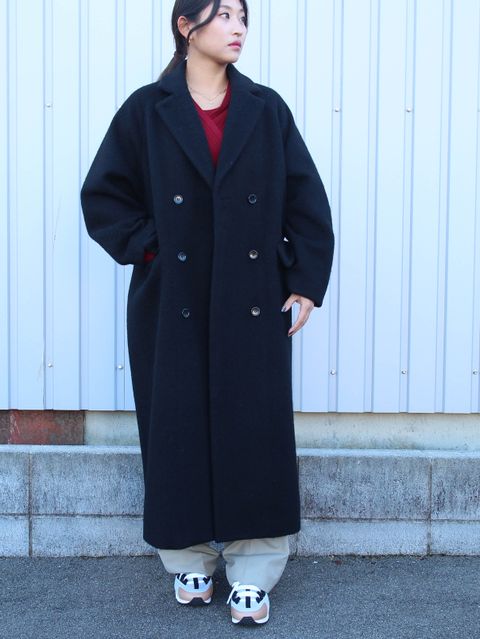 暖かくモードな印象のCLANEの新作コートスタイル