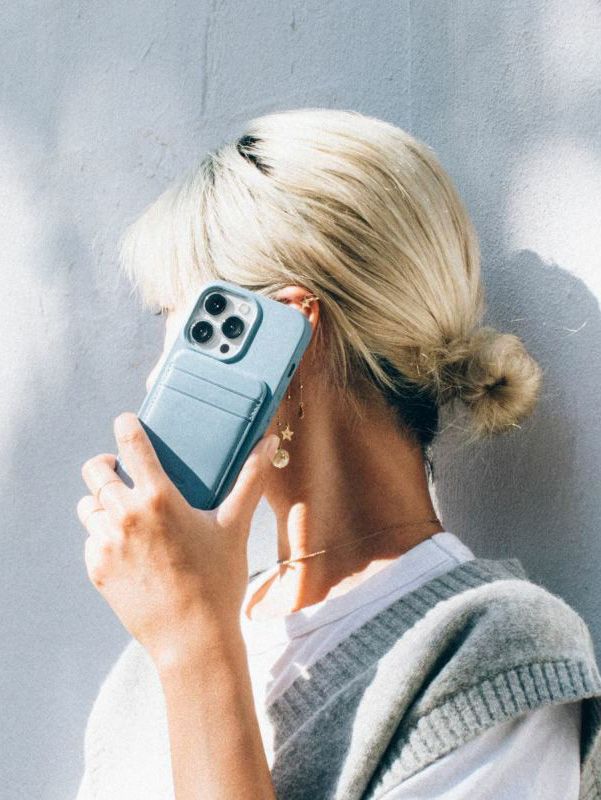 MAISON KITSUNÉ レザー アイフォン14PROケース のご紹介です‼