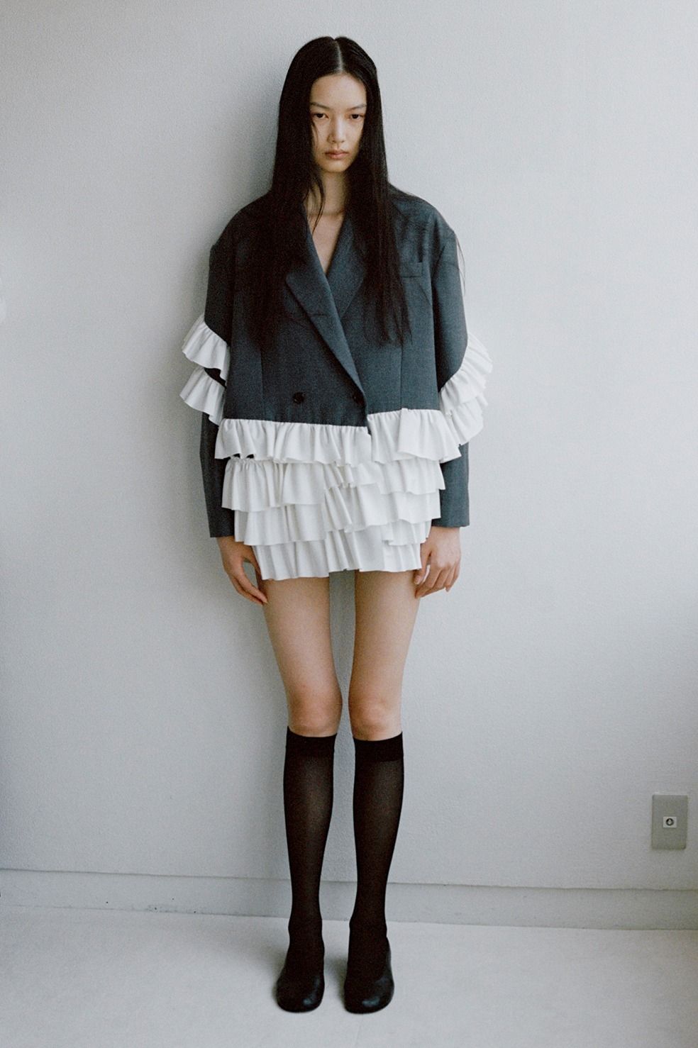 フリルテーラードジャケット - FRILLED TAILORED JACKET (GREY)