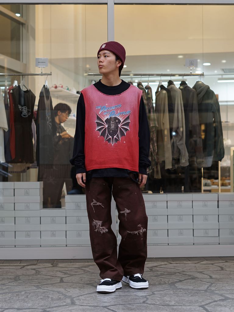 レッドが映えるKAMIYAのスプリングコーデ