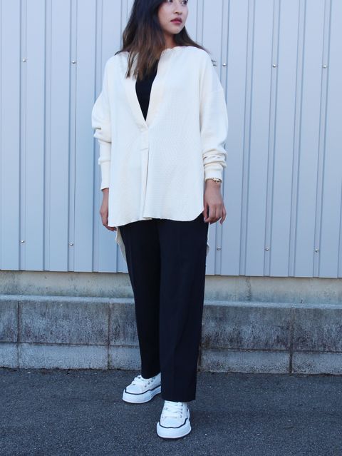 女性らしいニュアンスを楽しめるETRE TOKYOの新作コーデ