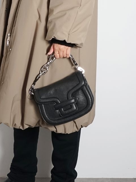 寒い冬にお勧め CLANEの新作ロングダウンコーデ