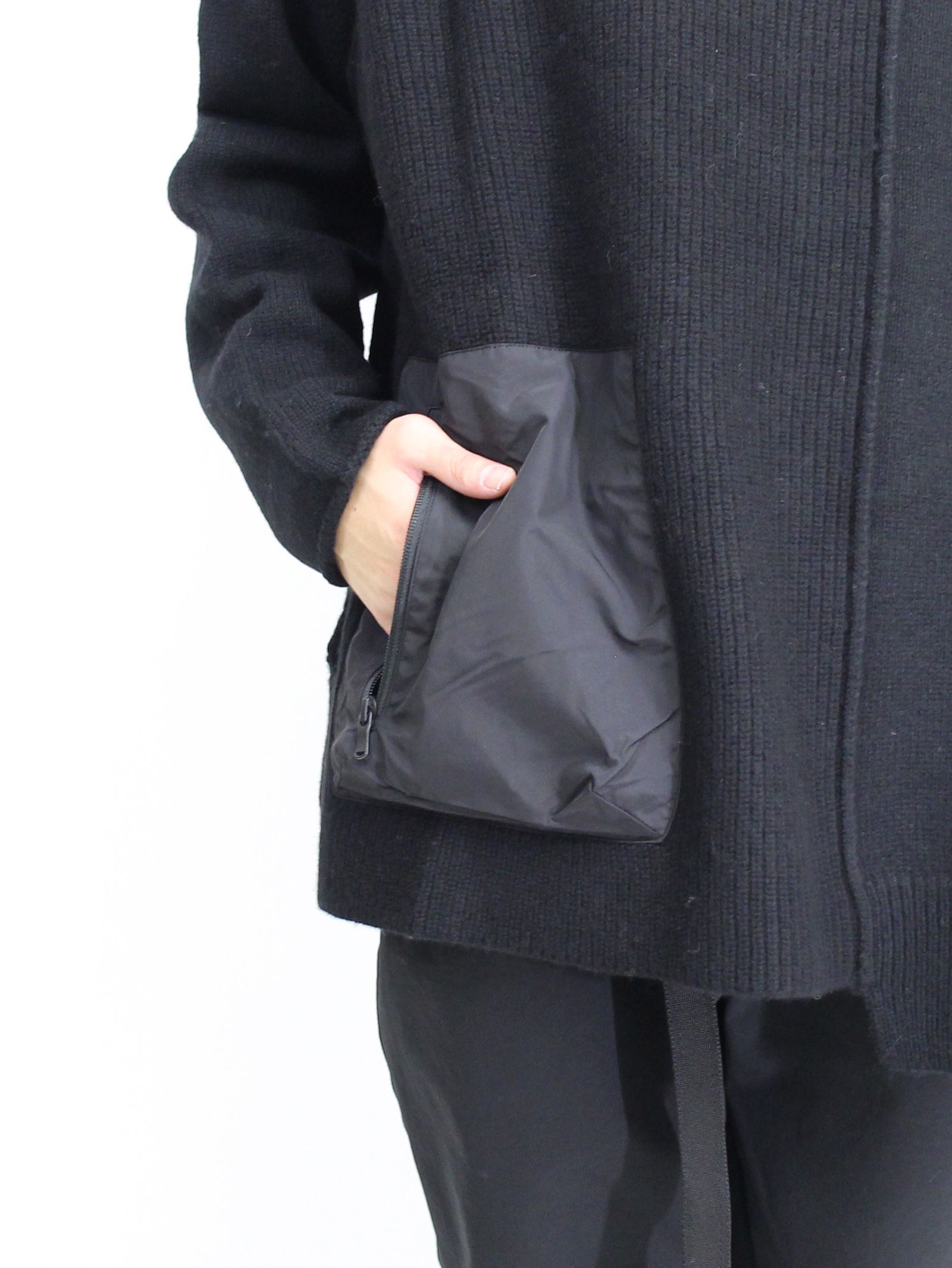 ポケット付タートルネックニット - BLACK