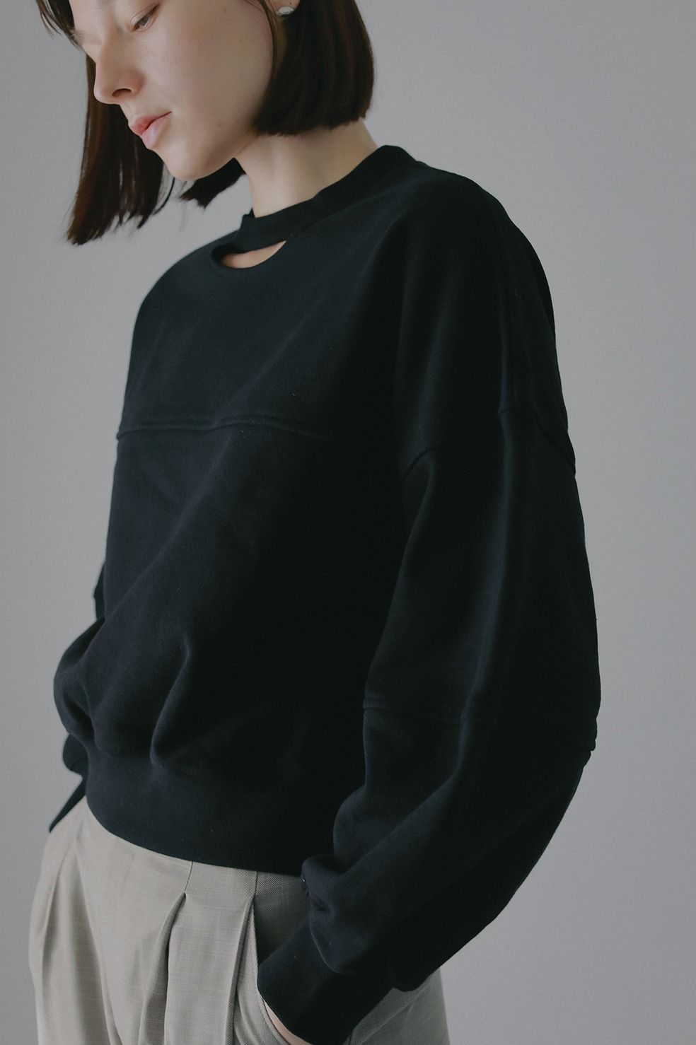ネックデザインスウェット - MOON SLIT SWEAT TOPS (BLACK)