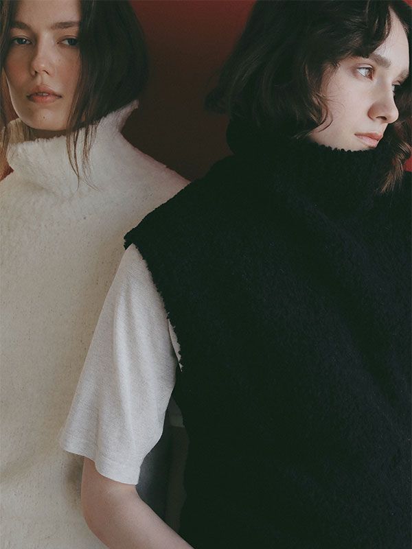 モールヤーンハイネックニットベスト （BLACK)