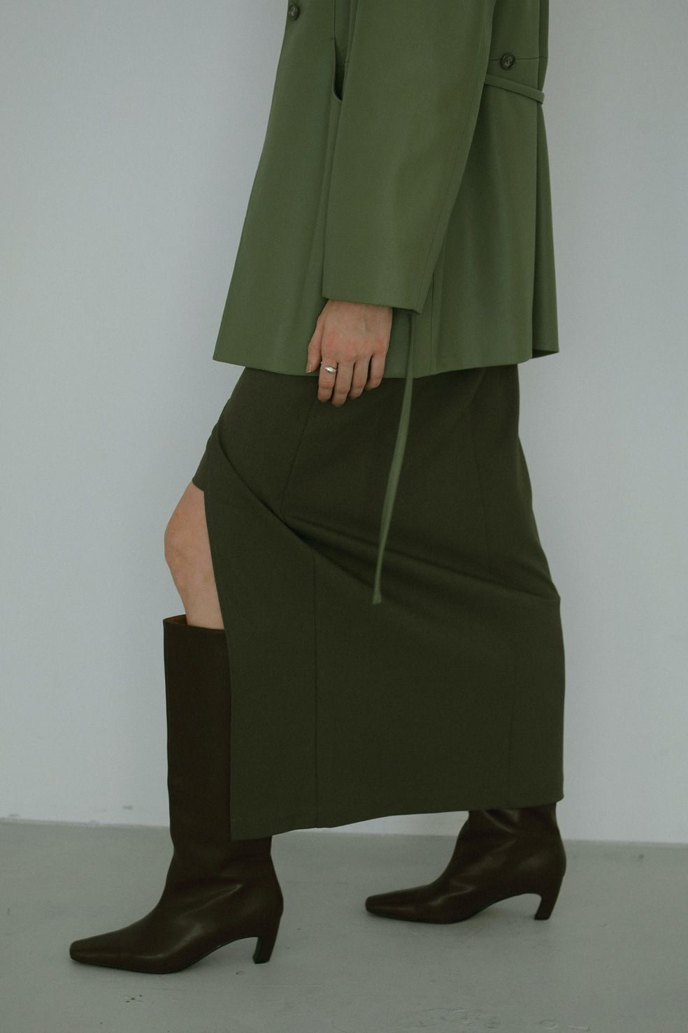 SLIT LAYERED SKIRT - スリットレイヤードミニスカート - KHAKI