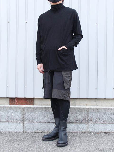 レギンス×黒カットソー The Viridi-anne の秋冬レイヤードスタイル